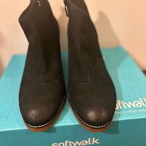 Woman’s 11 wide Softwalk boots